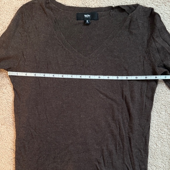 Mossimo lightweight Fitted Brown V-Neck Women's sweater - Picture 3 of 5